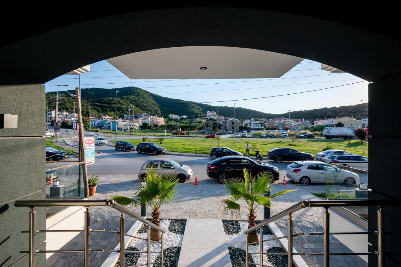 Blue Wave Luxury Suites Nea Iraklitsa Exterior foto