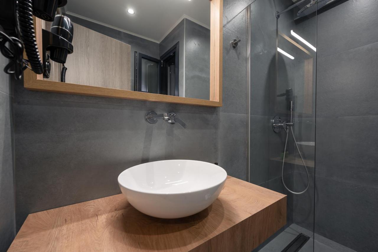 Blue Wave Luxury Suites Nea Iraklitsa Quarto foto